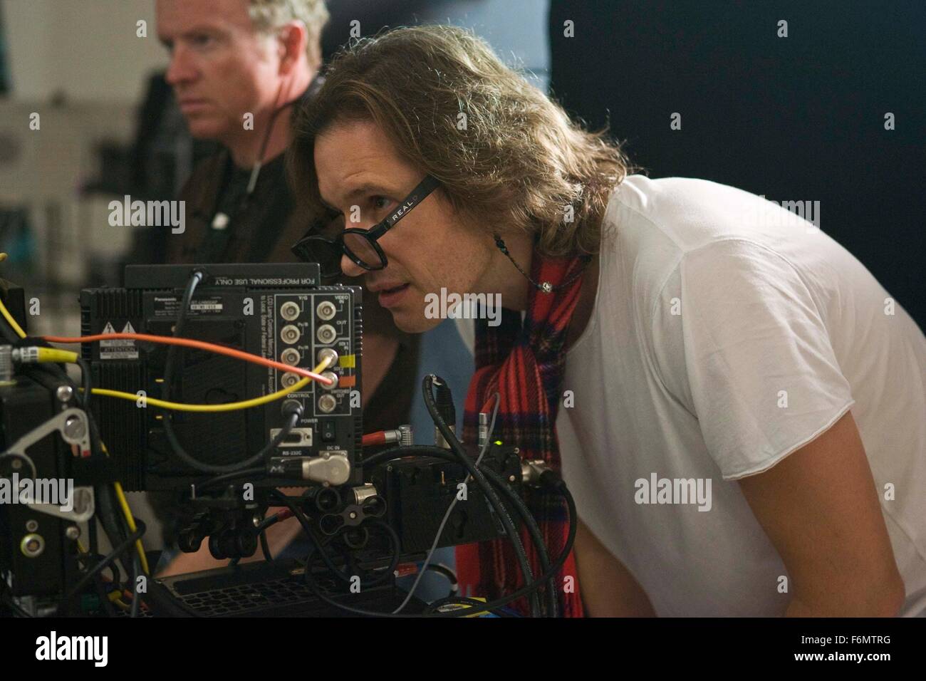 Data di rilascio: 10 settembre 2010. Titolo: Resident Evil: aldilà. STUDIO: Impact Pictures. Trama: mentre ancora fuori per distruggere il male Umbrella Corporation, Alice si unisce un gruppo di superstiti che desidera trasferire al misterioso ma presumibilmente illeso rifugio sicuro noto solo come Arcadia. Nella foto: Direttore Paul Anderson. Foto Stock