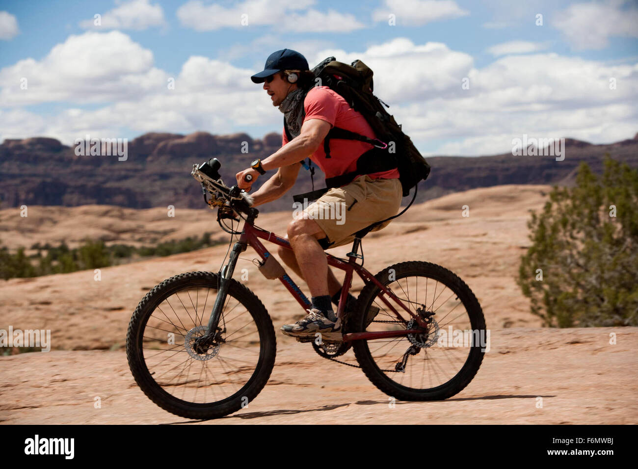 Data di rilascio: novembre 5, 2010. Il titolo del filmato: 127 ore. STUDIO: Fox Searchlight Pictures. Trama: un alpinista diventa intrappolato sotto un masso mentre solo di canyoning vicino a Moab, Utah e resorts per misure disperate per sopravvivere. Nella foto: James Franco come Aron Ralston. Foto Stock