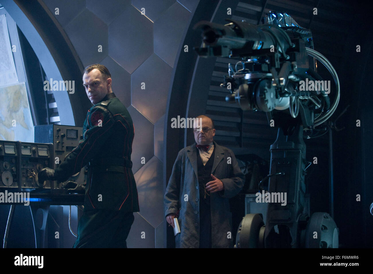 Data di rilascio: luglio 22, 2011 il titolo del filmato: Captain America - Il primo vendicatore STUDIO: la meraviglia delle imprese direttore: Joe Johnston trama: dopo essere ritenuti inadatti per il servizio militare, Steve Rogers volontari per un top secret progetto di ricerca che lo trasforma in Captain America, un supereroe dedicata a difendere l'America ideali nell'immagine: Hugo Weaving come Johann Schmidt / Red Skull (credito Immagine: c imprese Marvel Entertainment/foto) Foto Stock