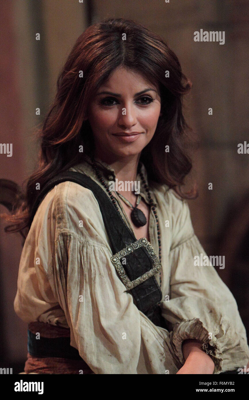 Data di rilascio: Maggio 7, 2011 il titolo del filmato: i pirati dei Caraibi: il forestiero maree STUDIO: Disney Enterprises direttore: Rob Marshall trama: Jack Sparrow e Barbossa imbarcarsi in una missione per trovare il fantomatico fontana della giovinezza, solo per scoprire che il Blackbeard e sua figlia sono dopo che troppo nella foto: MONICA CRUZ (credito Immagine: c Disney Enterprises/Entertainment Immagini) Foto Stock