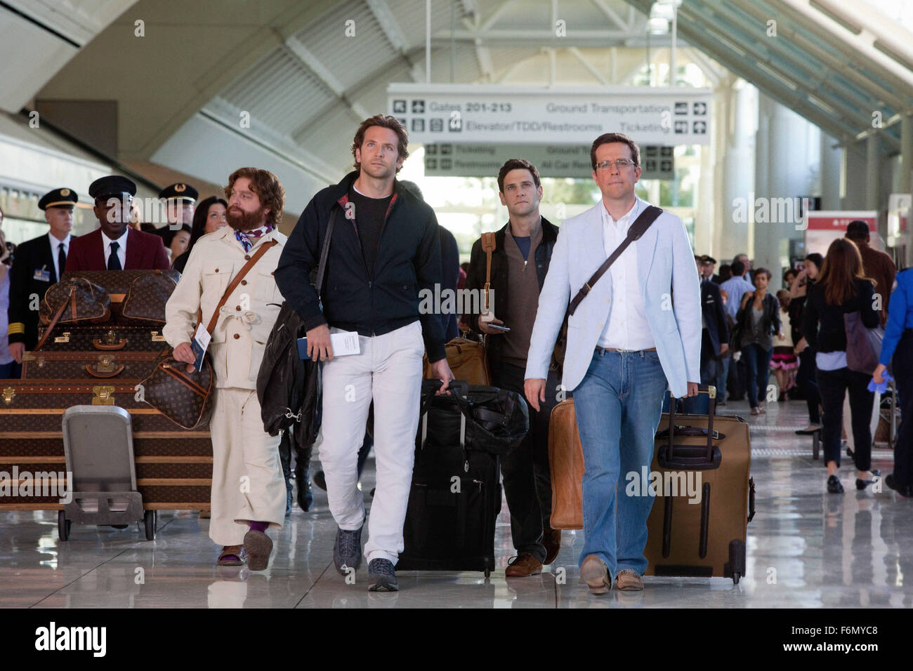 Data di rilascio: maggio 26, 2011 il titolo del filmato: la sbornia Parte II STUDIO: Green Hat Films direttore: Todd Phillips trama: subito dopo la festa di laurea a Las Vegas, Phil Stu, Alan e Doug jet in Thailandia per Stu wedding. Stu del piano di una modesta pre-wedding brunch, tuttavia, va seriamente storto nella foto: Bradley COOPER come Phil Wenneck Zach Galifianakis come Alan Garner, JUSTIN BARTHA come Doug Billings ed ED HELMS come prezzo Stu (credito Immagine: c leggendario Immagini/Foto Intrattenimento) Foto Stock