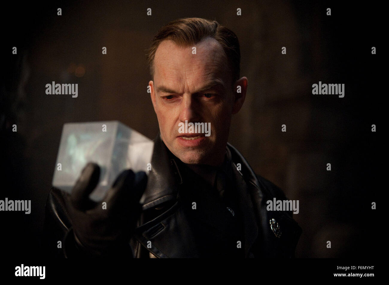 Data di rilascio: luglio 22, 2011 il titolo del filmato: Captain America - Il primo vendicatore STUDIO: la meraviglia delle imprese direttore: Joe Johnston trama: dopo essere ritenuti inadatti per il servizio militare, Steve Rogers volontari per un top secret progetto di ricerca che lo trasforma in Captain America, un supereroe dedicata a difendere l'America ideali nell'immagine: Hugo Weaving come Johann Schmidt / Red Skull (credito Immagine: c imprese Marvel Entertainment/foto) Foto Stock