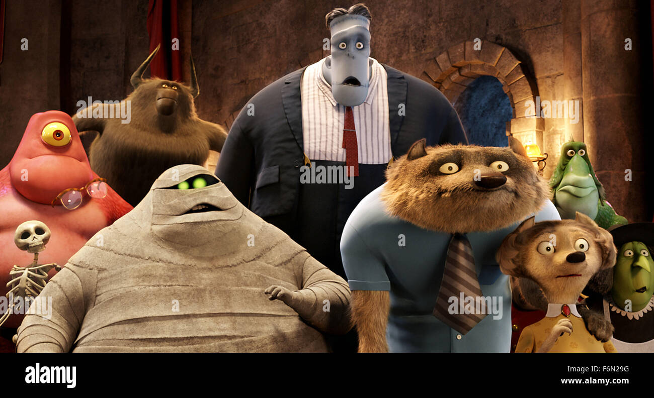 Data di rilascio: Settembre 21, 2012 il titolo del filmato: Hotel Transilvania STUDIO: Sony Pictures Animation direttore: Genndy Tartakovsky trama: Dracula, che aziona un high-end resort lontano dal mondo umano, passa in modalità iperprotettivo quando un ragazzo scopre il resort e cade per il conte il teen-figlia di Età nella foto: Scena (credito: c Sony Pictures Animation/Entertainment Immagini) Foto Stock