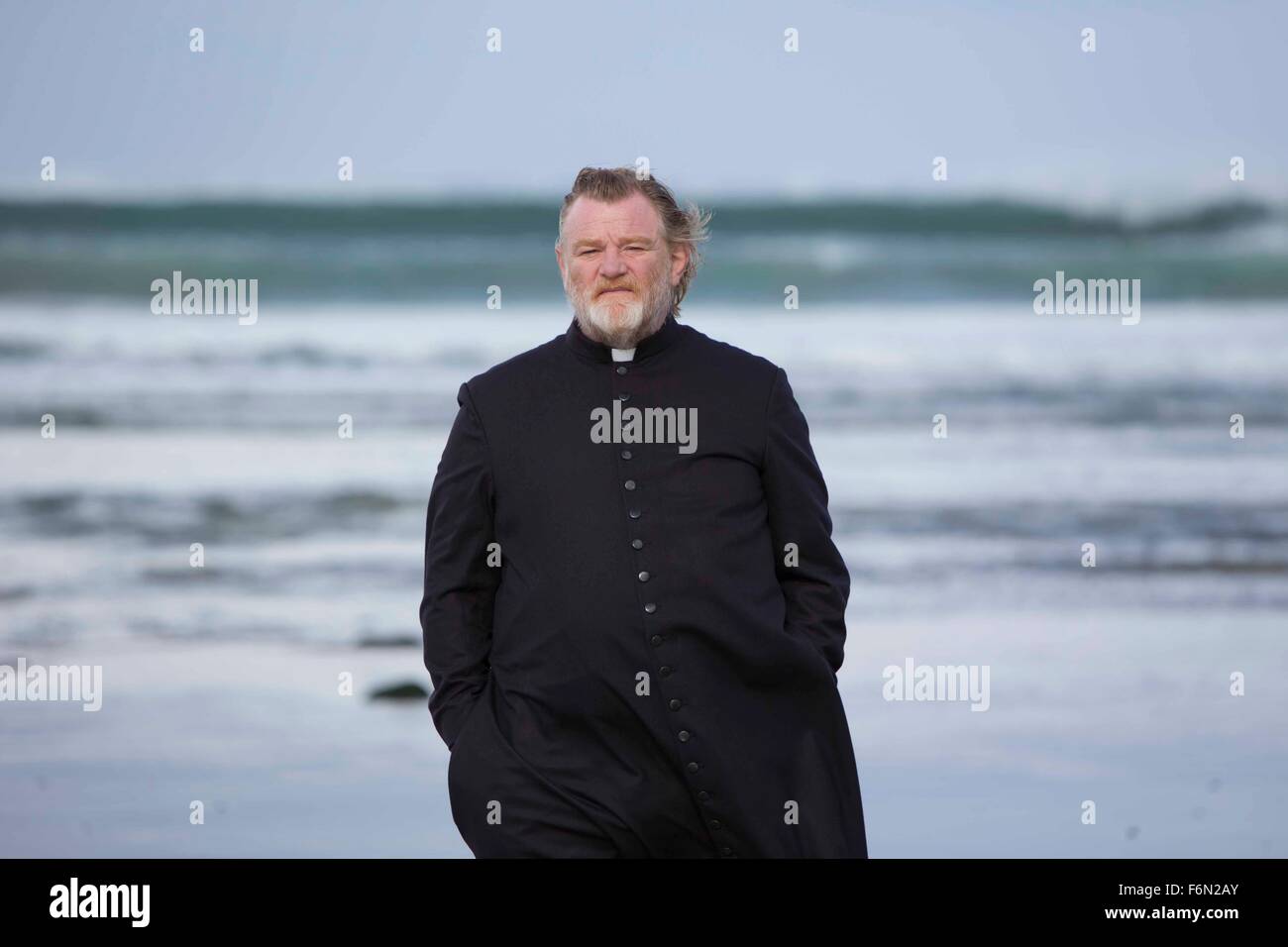 Data di rilascio: agosto 1, 2014 Titolo: Calvery STUDIO: Fox Searchlight Pictures Regista: John Michael McDonagh trama: dopo che egli è stato minacciato durante una confessione, un bonario sacerdote deve combattere contro le forze oscure in chiusura intorno a lui nella foto: Brendan Gleeson come padre James Lavelle (credito: c Fox Searchlight Pictures/Entertainment Immagini) Foto Stock