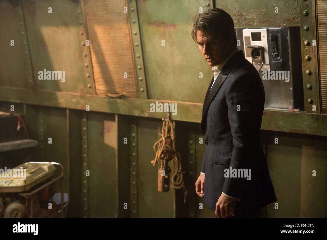 Data di rilascio: 31 luglio 2015 Titolo: Missione: Impossibile Rogue Nazione STUDIO: Paramount Pictures Regista: Christopher McQuarrie trama: Ethan e team prendere sulla loro più missione impossibile ancora, sradicare il sindacato internazionale organizzazione rogue come altamente esperti così come sono impegnati a distruggere il FMI nella foto: TOM CRUISE come Ethan Hunt (credito: c Paramount Pictures/Entertainment Immagini) Foto Stock