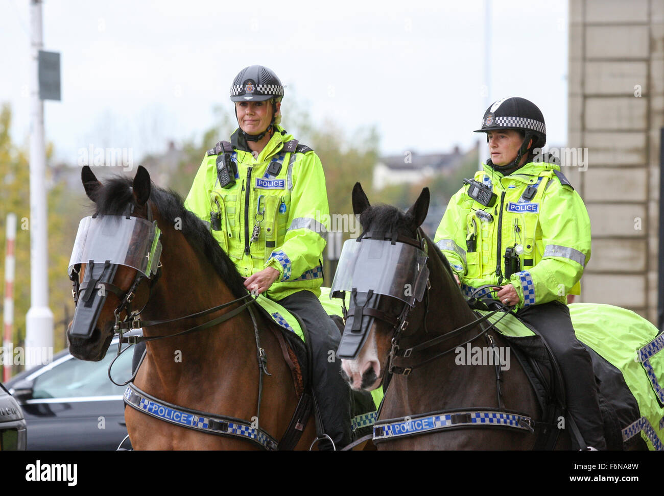Northumbria montato gli ufficiali di polizia per partecipare a una partita di calcio in Sunderland Foto Stock