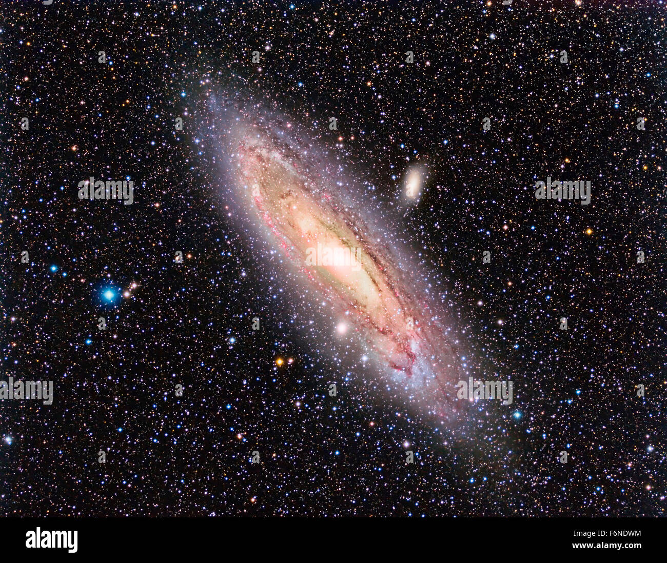 Messier 31, la galassia di Andromeda. Questa immagine catturata con un telescopio e un comitato scientifico telecamera CCD. Foto Stock