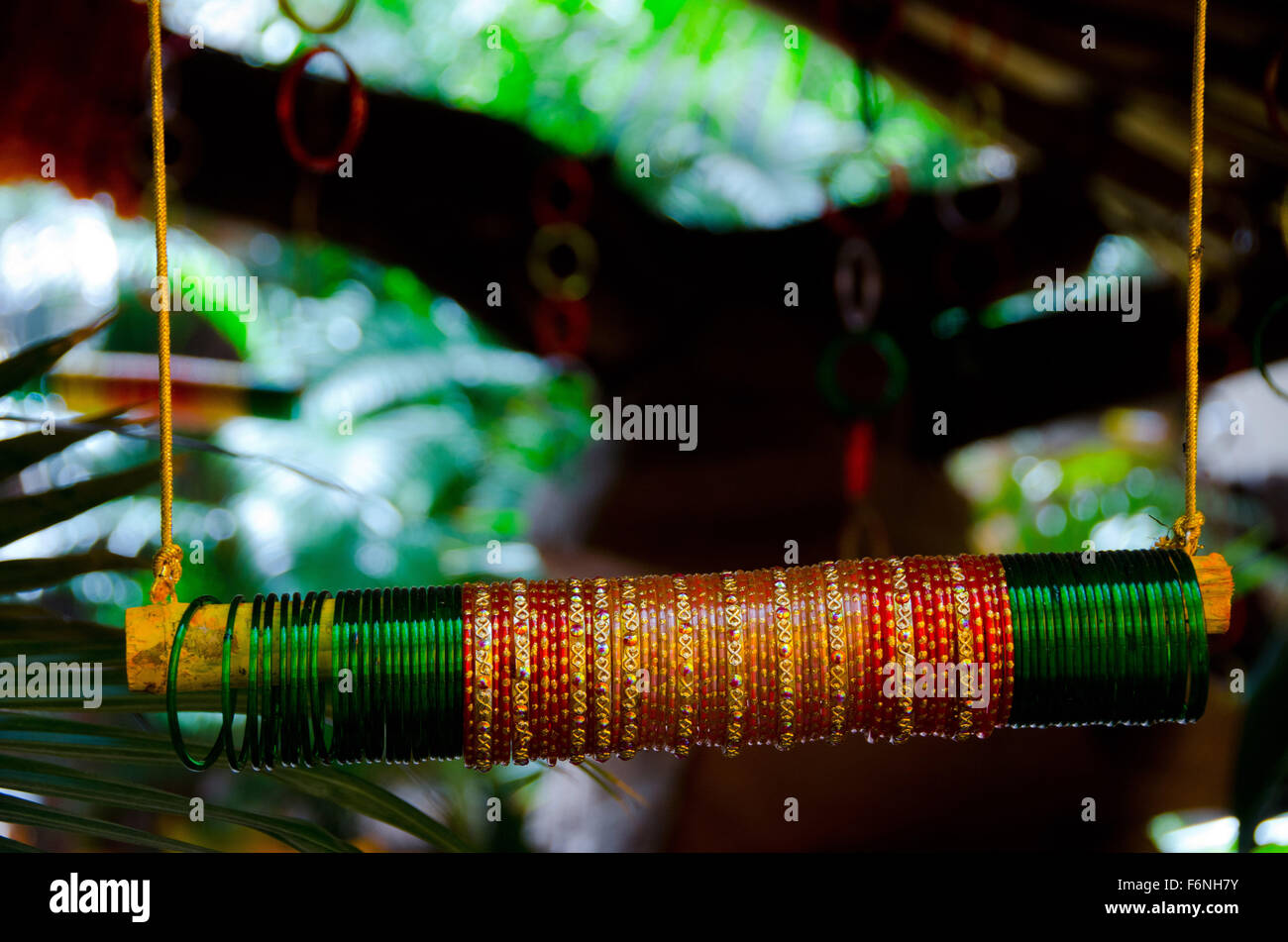 colorful bangles alla decorazione dell'evento di nozze, jodhpur, rajasthan, india, asia Foto Stock