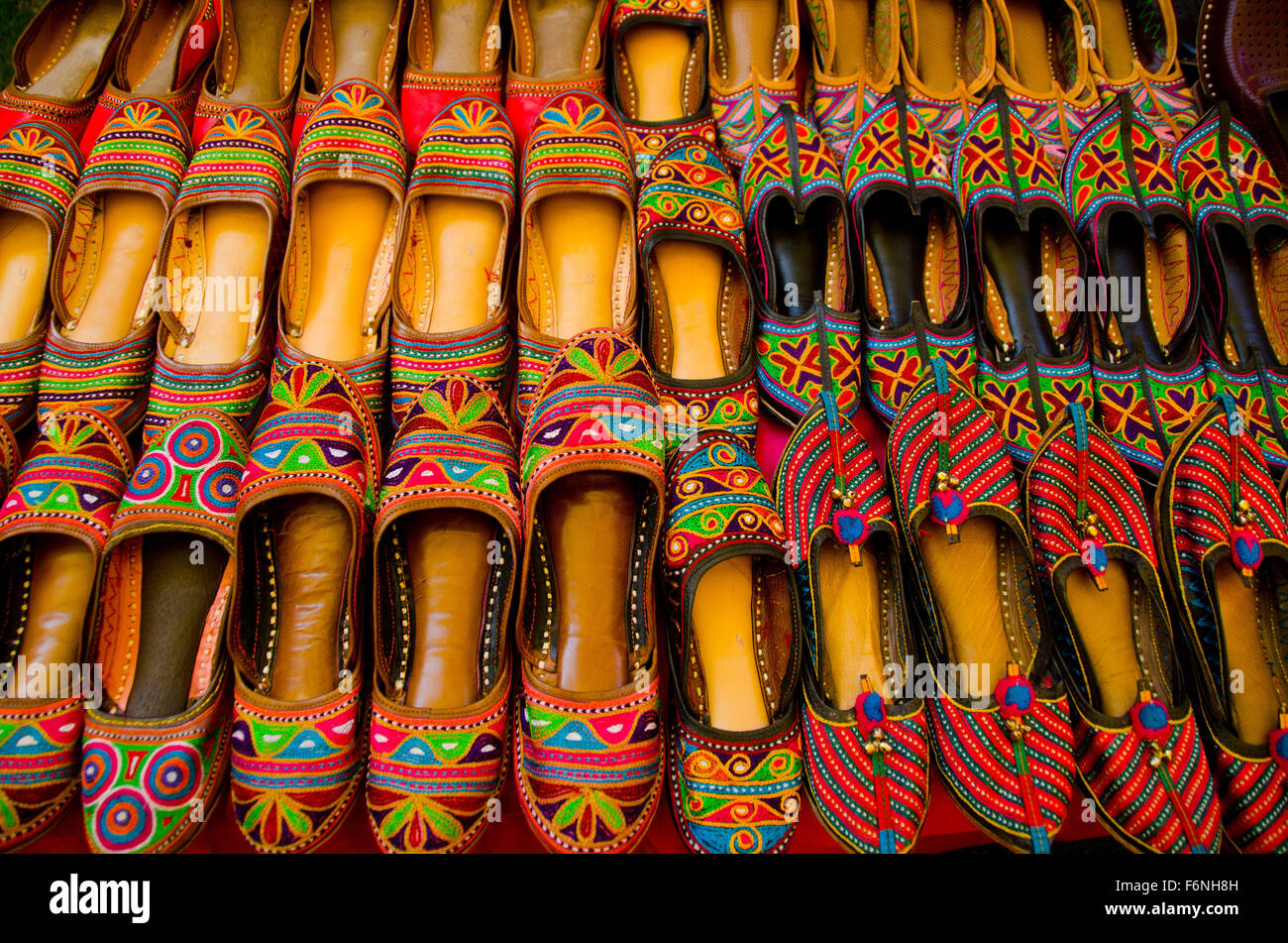 mojdi, scarpe tradizionali in pelle, jodhpur, rajasthan, india, asia Foto Stock