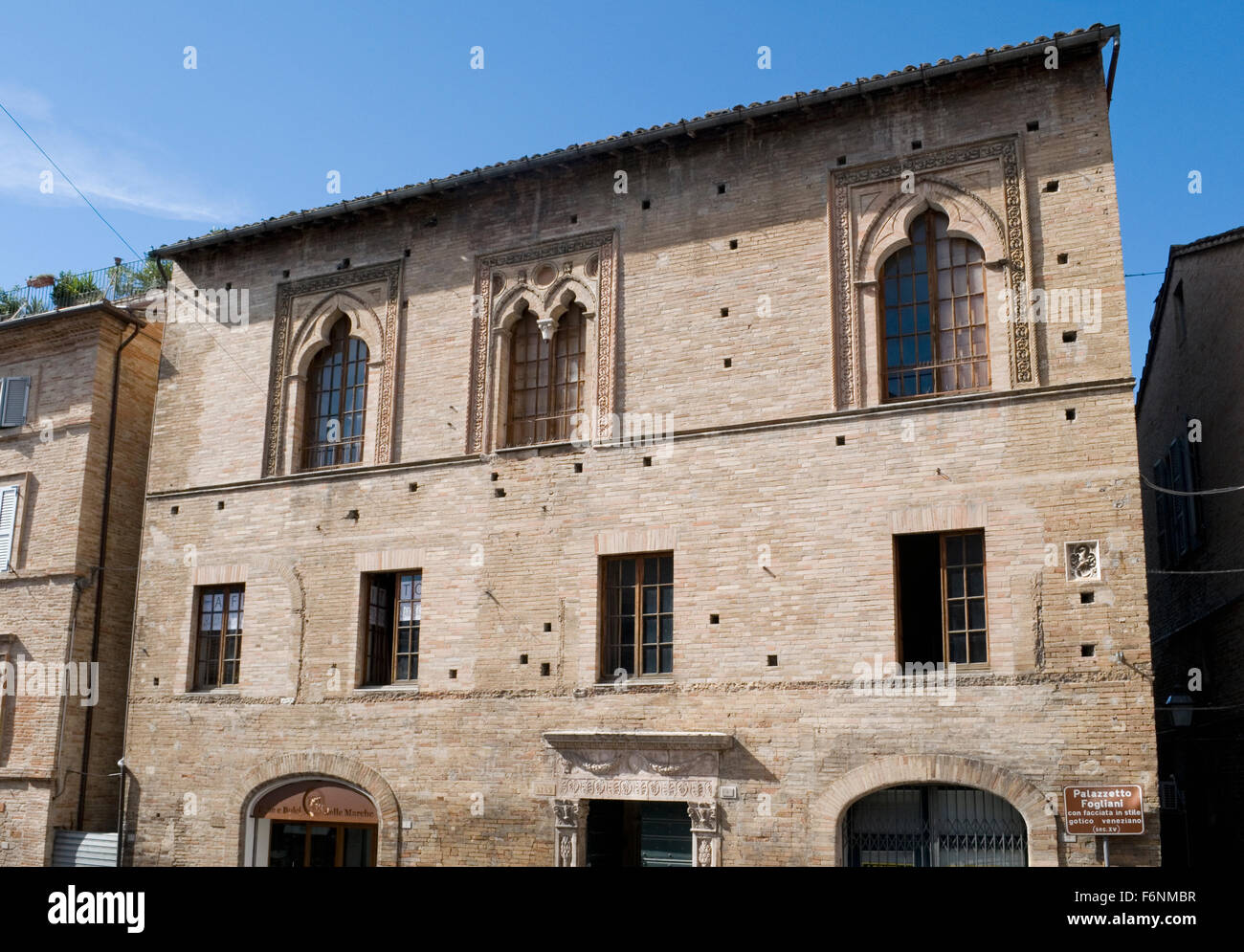 Il palazzetto Fogliani palace (XV secolo) di Fermo, Regione Marche, Italia Foto Stock