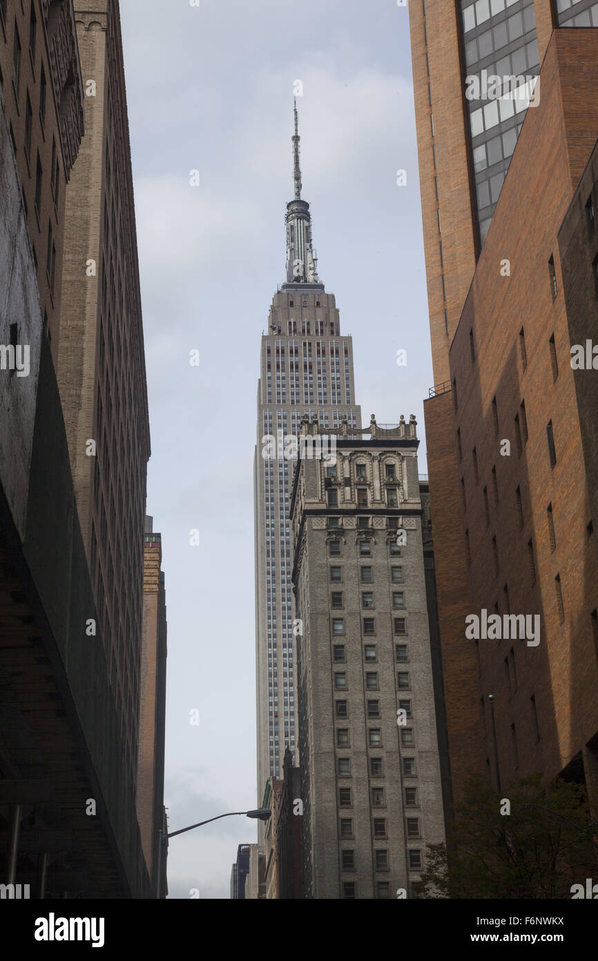 Guardando ad ovest al trentatreesimo San a Manhattan da Park Avenue, New York. Foto Stock