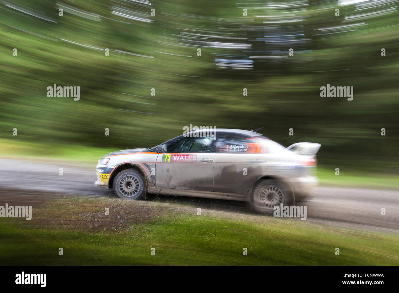 Joan Carchat & Claudi Leite Ribeiro sulla SS3 Myherin, Rally Galles GB 2015, WRC. 73 ACSM RALLYE TEAM, Lancer Evolution X, azione Foto Stock