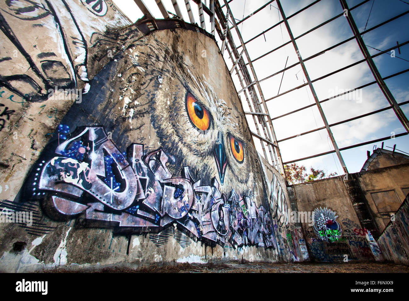 Il Gufo gigante faccia graffiti in Bali, Indonesia Foto Stock