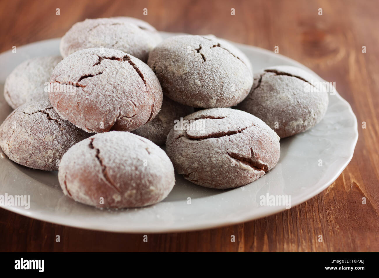 Brownie crinkle cookies. Zucchero a velo pasta frolla al cioccolato Foto Stock