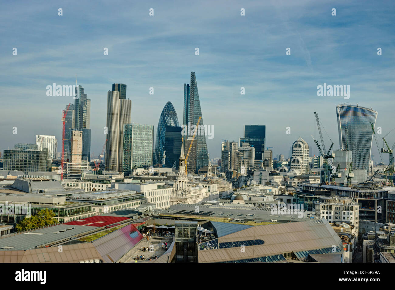 Città di Londra, edifici alti, il quartiere finanziario, sky raschiatori e dello skyline della città Foto Stock
