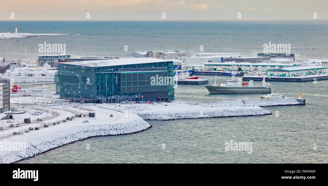 Harpa e porto di Reykjavik, Reykjavik, Islanda Foto Stock