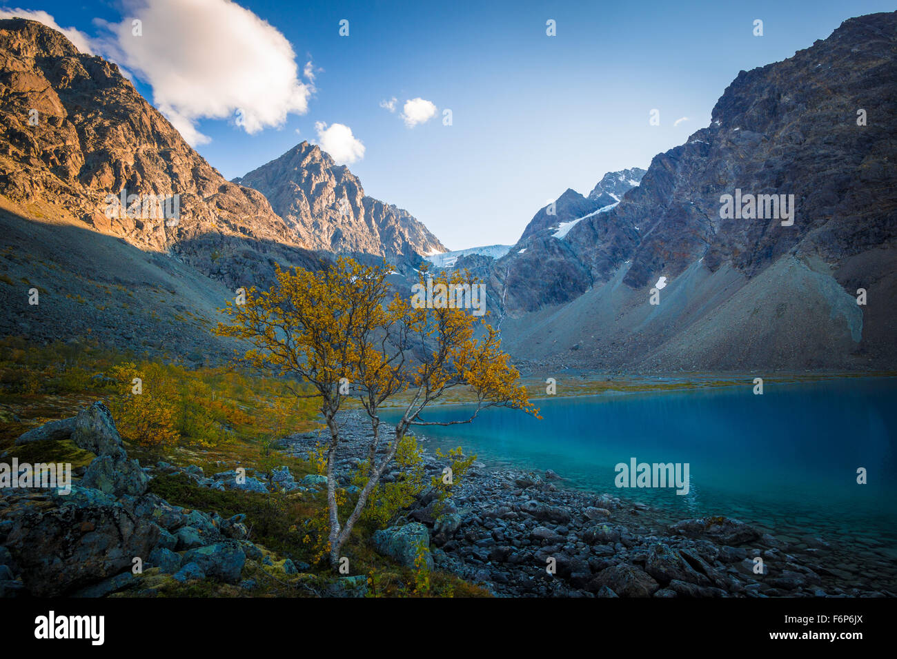 I colori autunnali a Blåvatnet nelle Alpi Lyngen Foto Stock