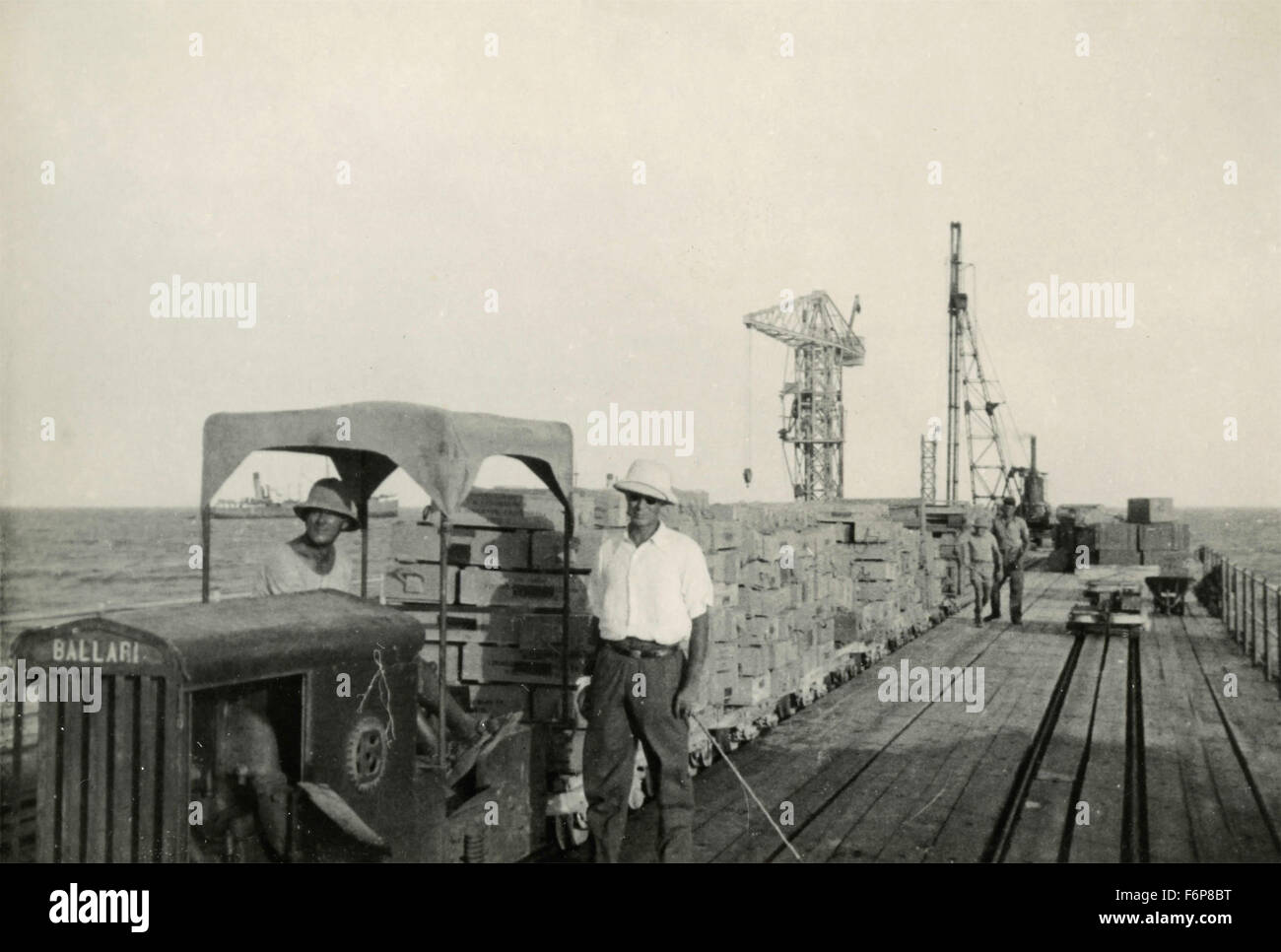 Lavori di costruzione del porto, Libia Foto Stock