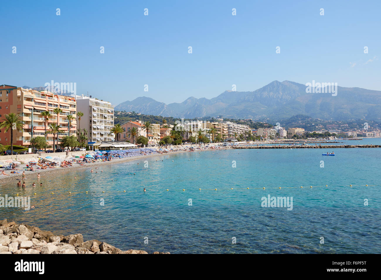 Cap Martin Roquebrune Costa, blu del mare della Riviera francese in una giornata di sole, Francia Foto Stock