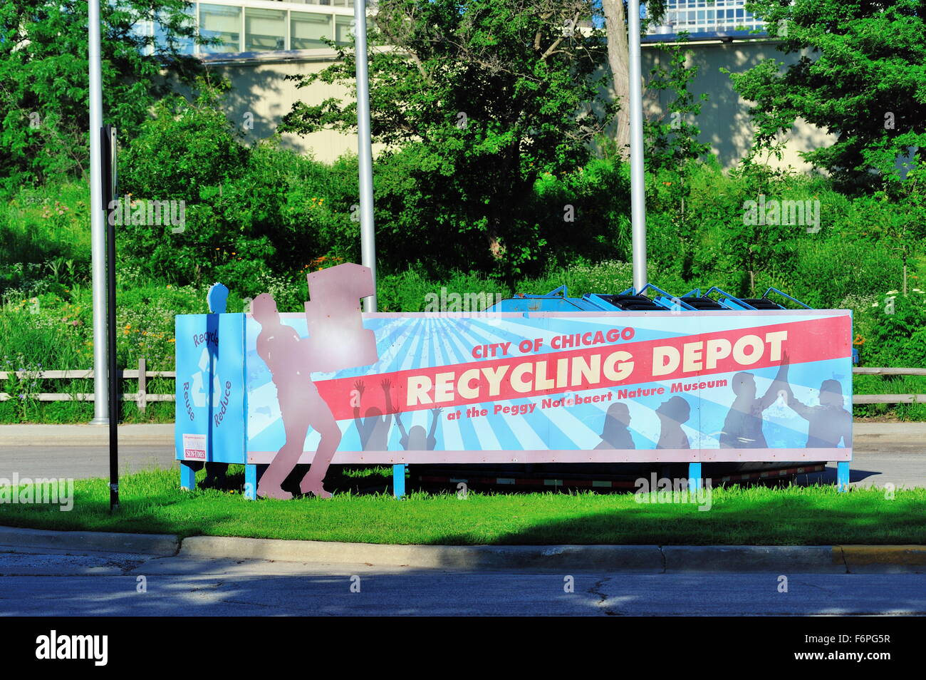 Una città di Chicago deposito di riciclaggio presso la Peggy Notebaert Nature Museum. Uno di parecchi di tali posizioni in città. Chicago, Illinois, Stati Uniti d'America. Foto Stock