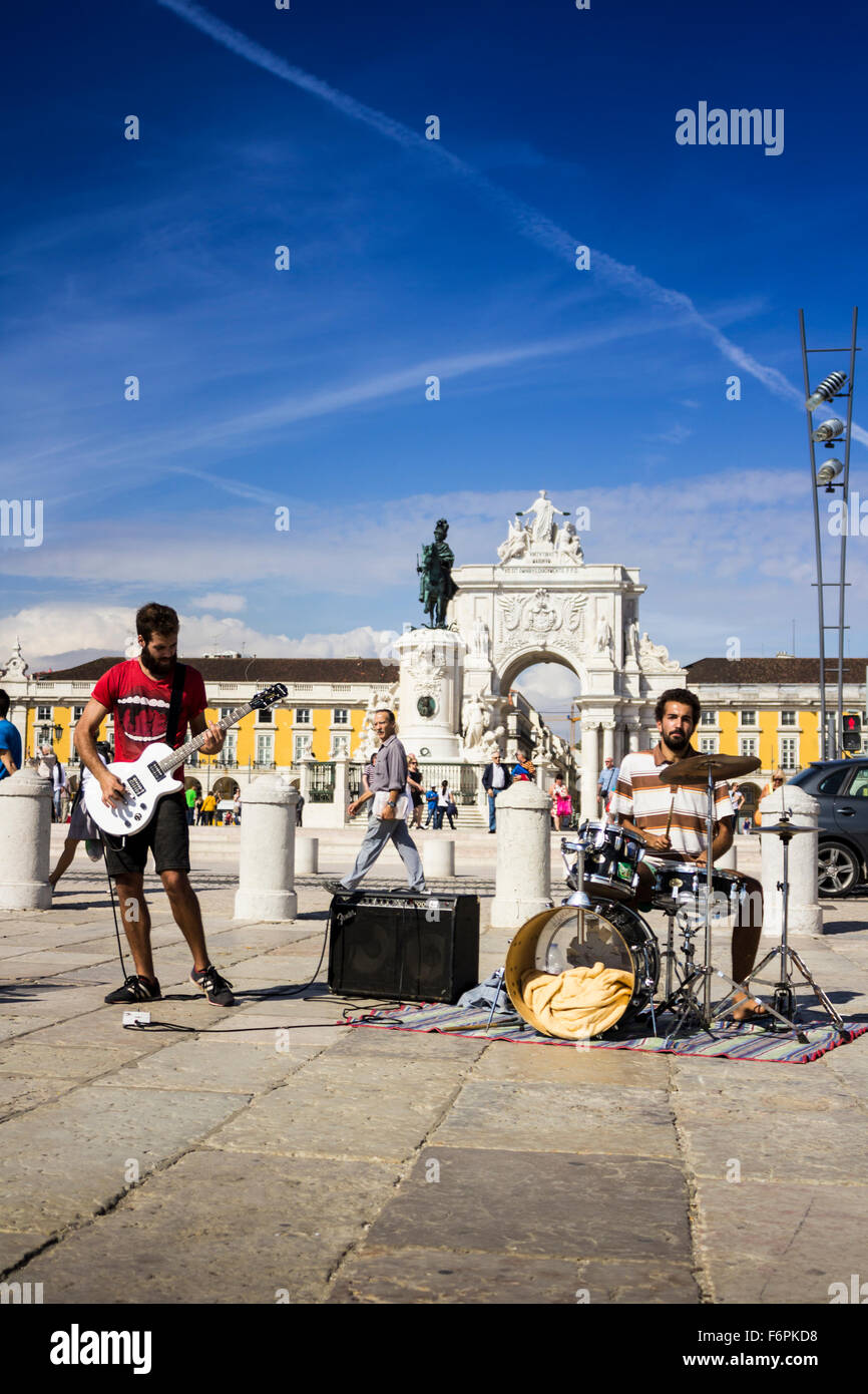 Comercio anteriore quadrata del fiume Tago. Musicista Foto Stock