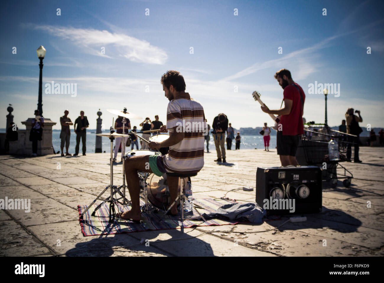 Comercio anteriore quadrata del fiume Tago. Musicista Foto Stock