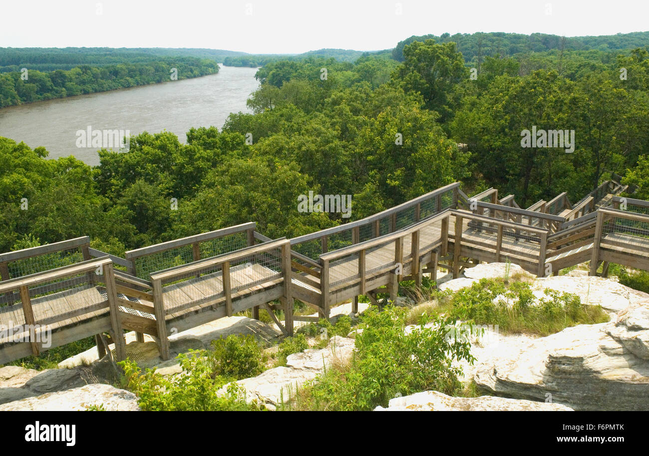 Castle Rock State Park, Illinois. Vista dal castello di roccia del fiume di roccia. Foto Stock