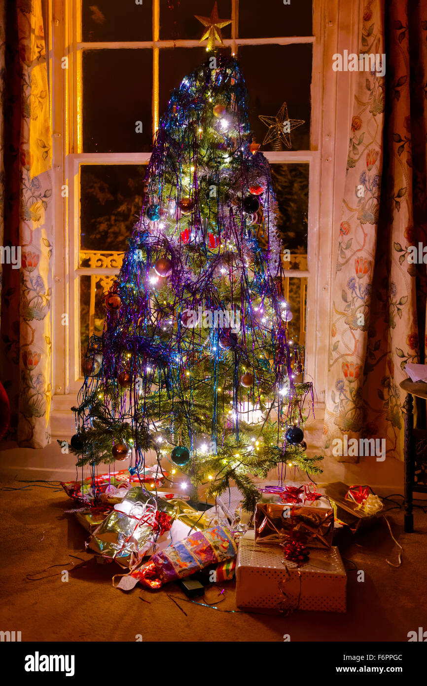 Albero di Natale decorato Foto Stock