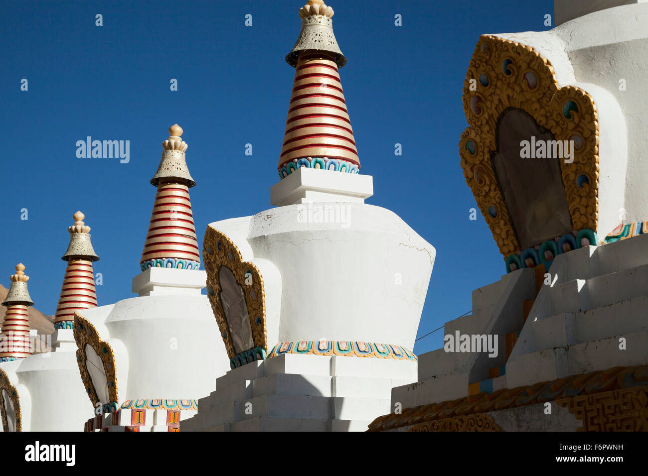 Stupa buddisti, a Kaza nella Spiti Valley, Himachal Pradesh, India del Nord Foto Stock