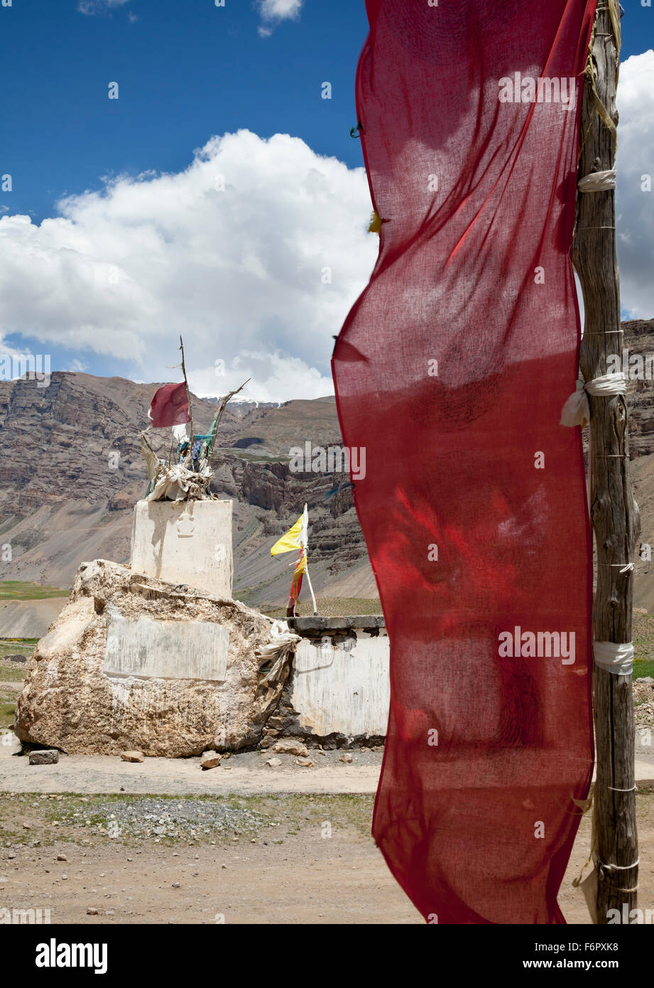 Stupa buddisti in Spiti Valley, Himachal Pradesh, India del Nord Foto Stock