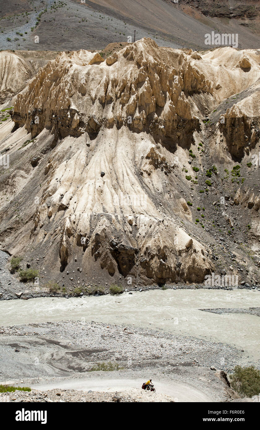 Meteo eroso formazioni rocciose nella Spiti Valley, Himachal Pradesh, India del Nord Foto Stock