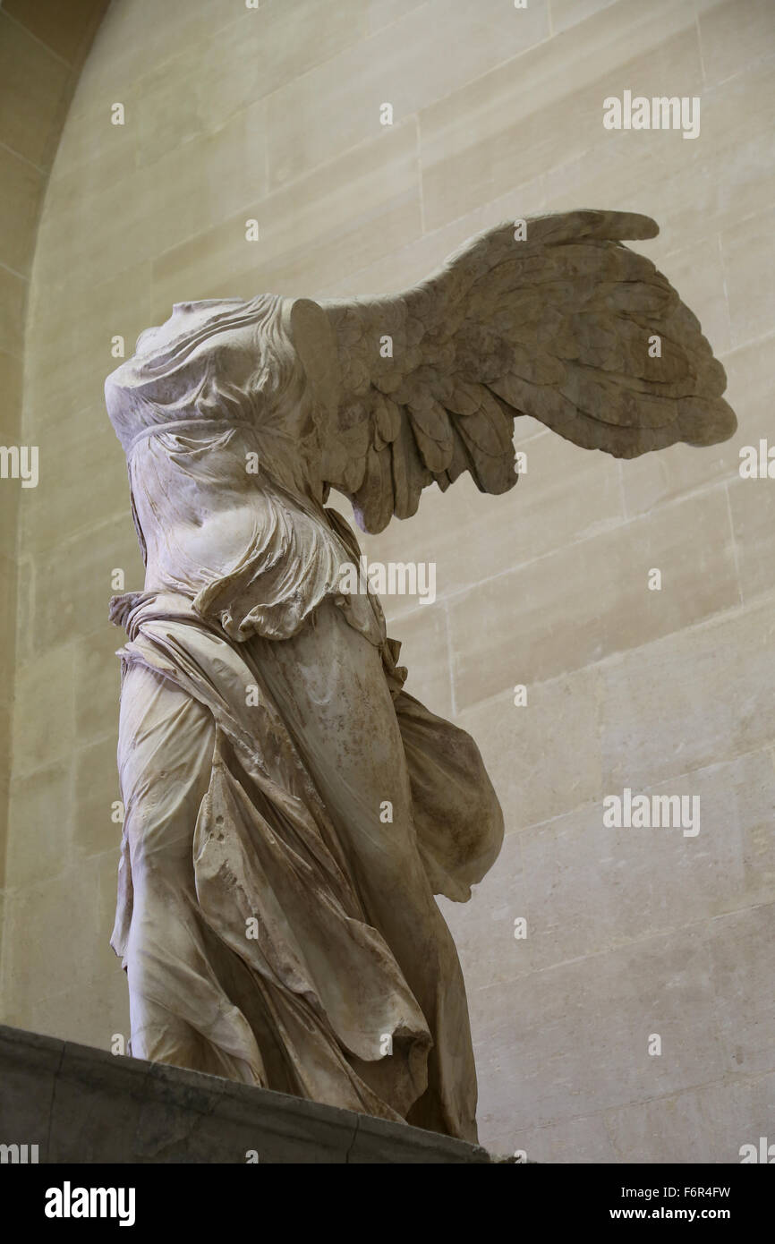 Lo stile di età ellenistica. La Vittoria Alata di Samotracia. Ii secolo A.C. Il marmo. Il museo del Louvre. Parigi. La Francia. Foto Stock