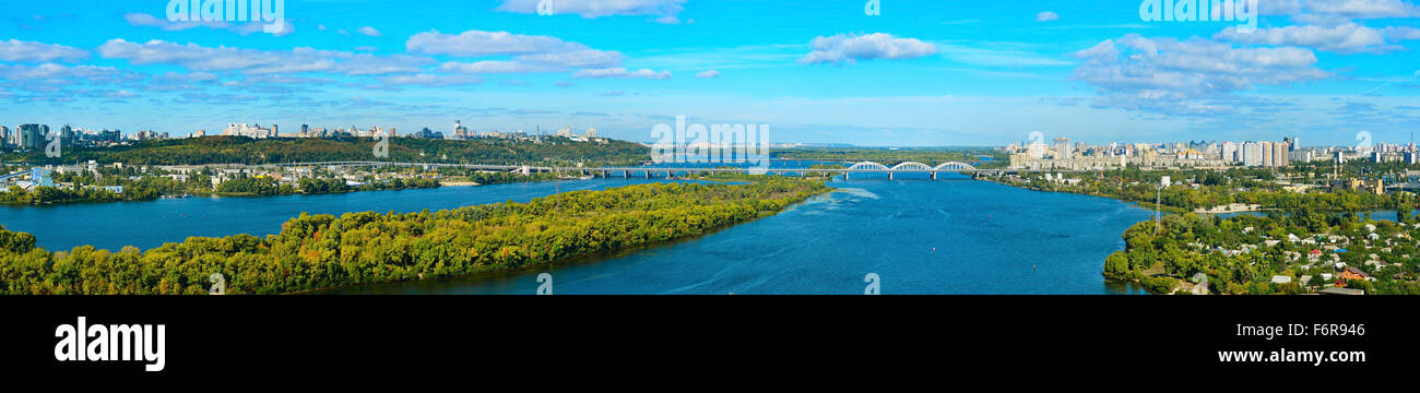 Ampia vista panoramica di Kiev - capitale dell'Ucraina. Foto Stock
