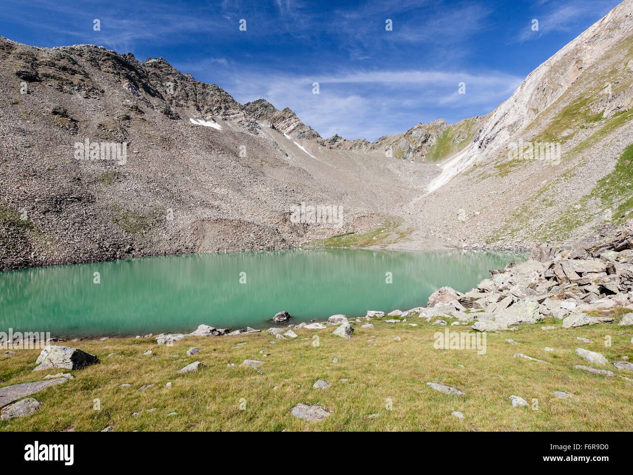Covelano lago, muro nero dietro, Jennwand, Provincia del Sud Tirolo, regione Trentino Alto Adige, Alpi, Italia Foto Stock