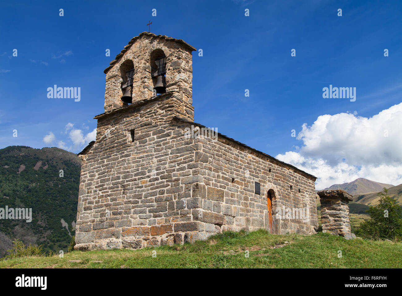 Sant Quirc di Durro, eremo romanico nei Pirenei, Boi Valley, la Catalogna. Foto Stock
