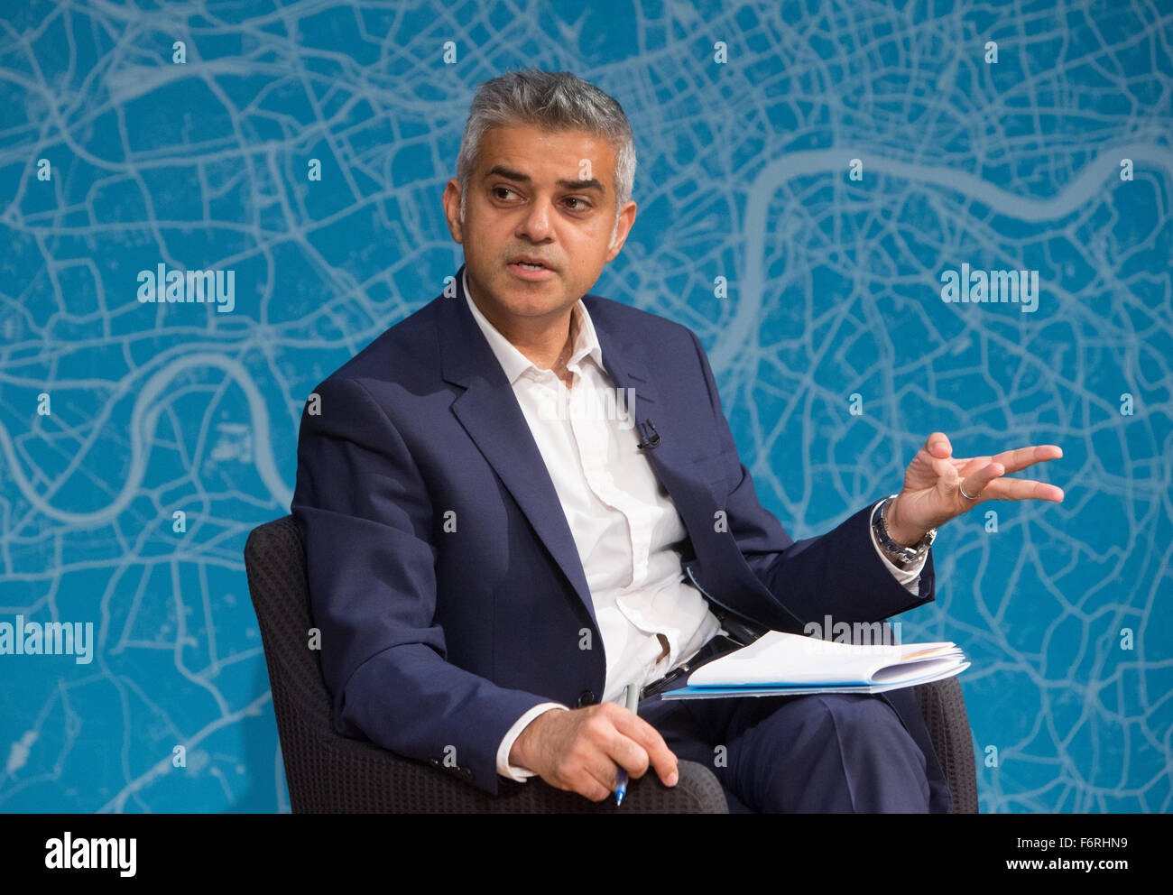 London Mayoral candidato per il lavoro,Sadiq Khan,parla a un evento circa i suoi piani per Londra,se eletto Foto Stock