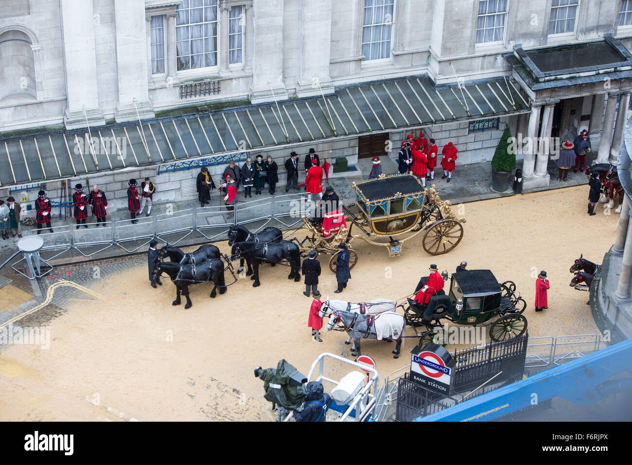 Il signore sindaco di mostrare sfila per le strade della città di Londra in seguito a una tradizione che dura da 800 anni. Foto Stock