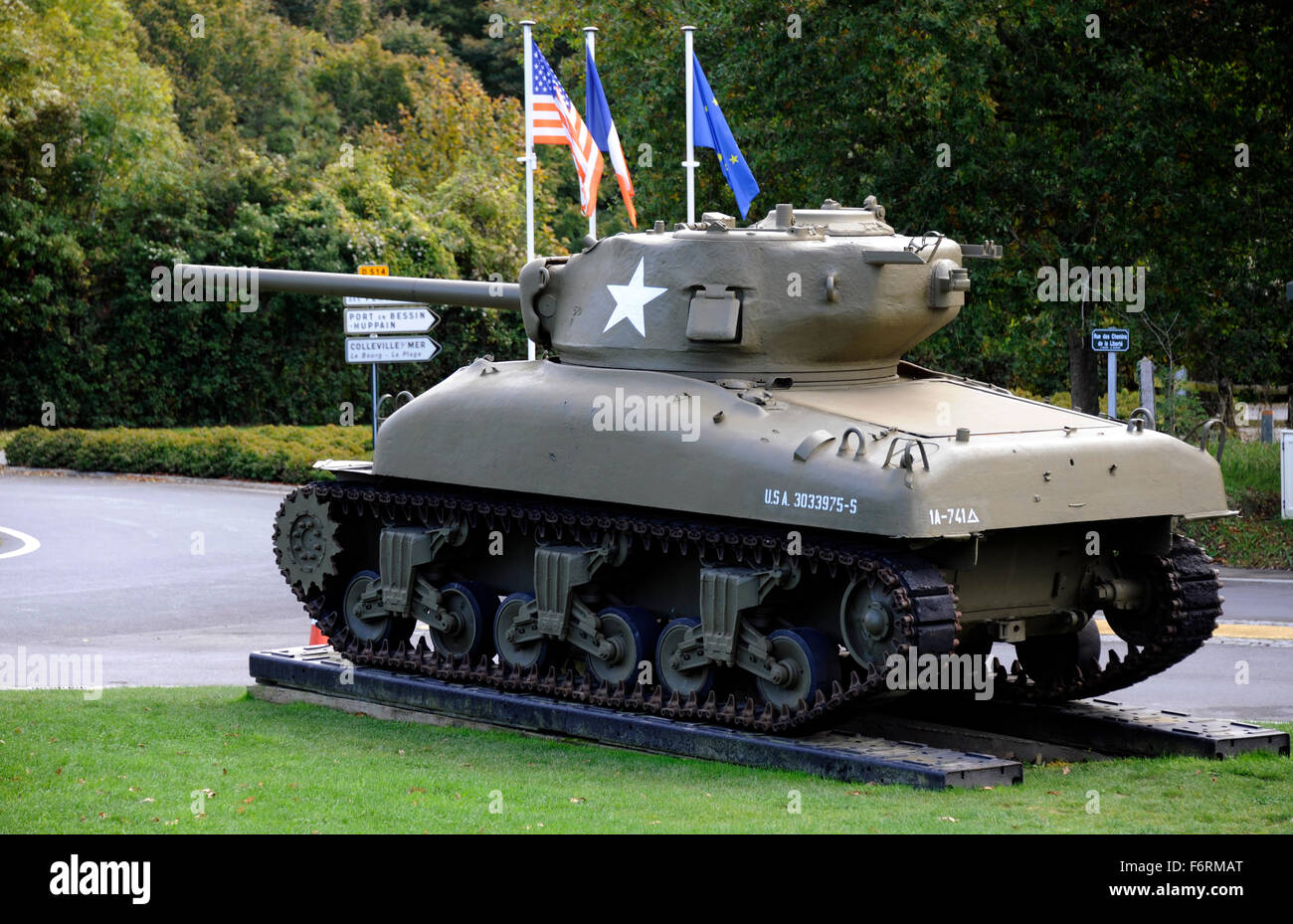D giorno,Sherman M4A1 serbatoio medio,Overlord museo,Omaha Beach,Colleville-sur-Mer,Normandia,Normandie,Francia,SECONDA GUERRA MONDIALE Foto Stock