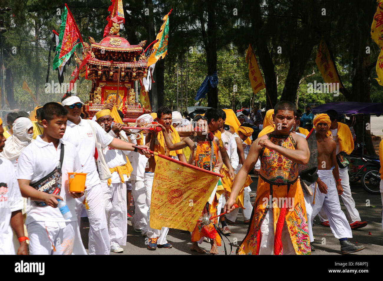 Thailandia Phuket Festival gli dèi ancestrali sono trasportate attraverso le strade come parte della processione Adrian Baker Foto Stock