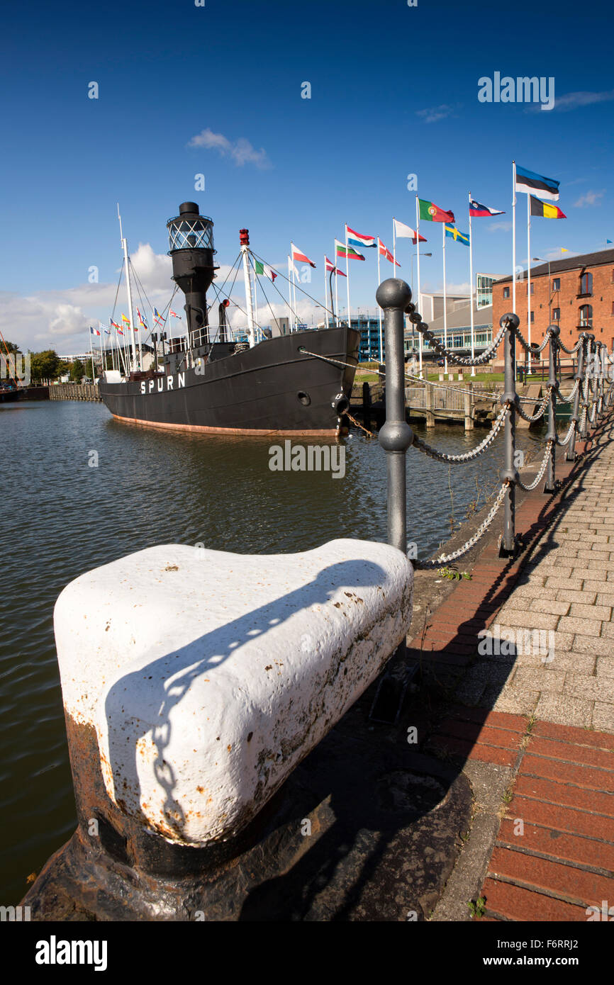 Regno Unito, Inghilterra, nello Yorkshire, Hull, Princes Dock, procedure Dockside Wizard e bollard Spurn lightship, navi guidato attraverso Humber Estuary til 1975 Foto Stock