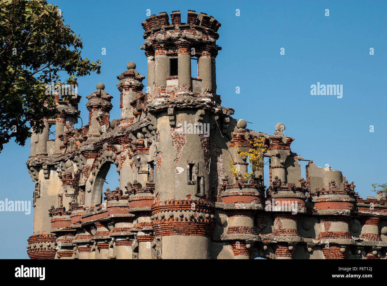 Bannerman Castello è un rudere di un impianto di stoccaggio di munizioni costruita su Pollepel isola nel fiume Hudson, nello Stato di New York, Stati Uniti d'America Foto Stock