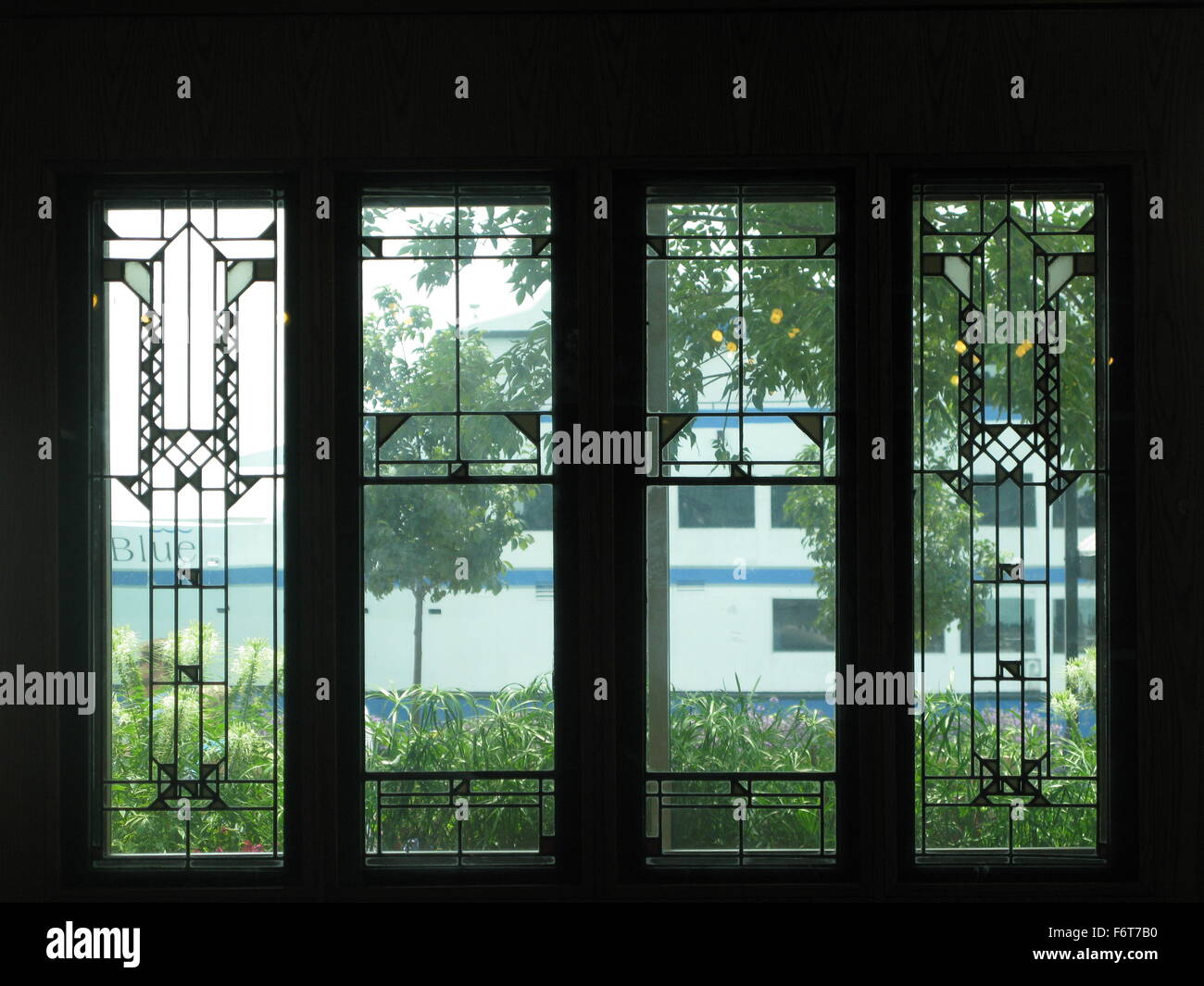 Configurazione astratta vetrata con vista al museo Smith di vetrate, il Navy Pier, Chicago, Illinois. Foto Stock