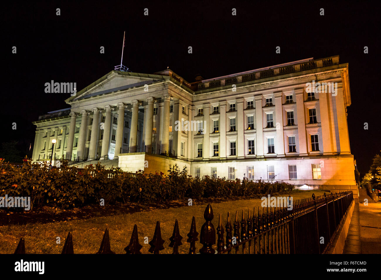 Dipartimento del Tesoro di notte Foto Stock