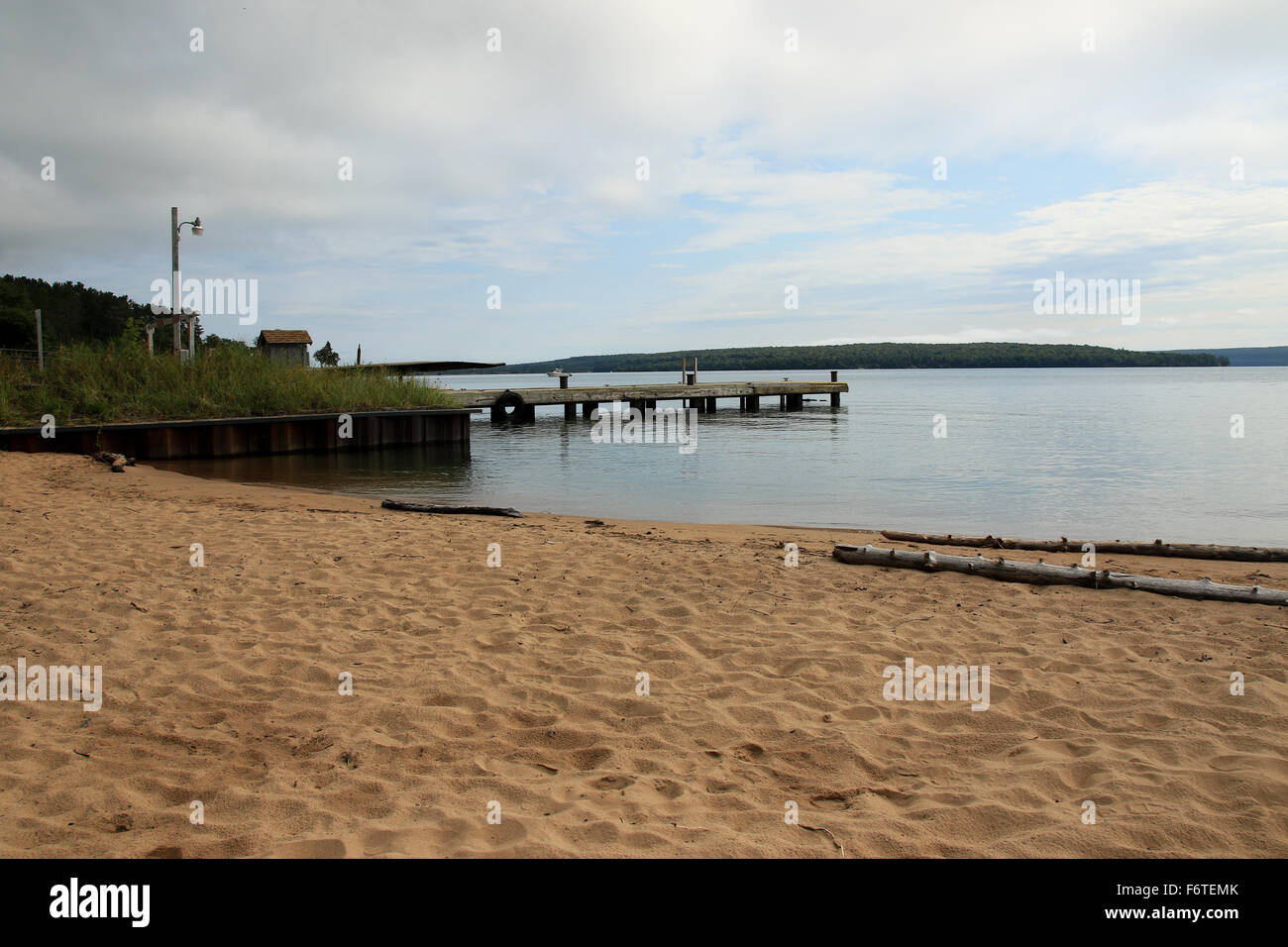 Grand Island Beach sul lago Superiore di fronte Pictured Rocks National Lakeshore, nel Michigan STATI UNITI Foto Stock