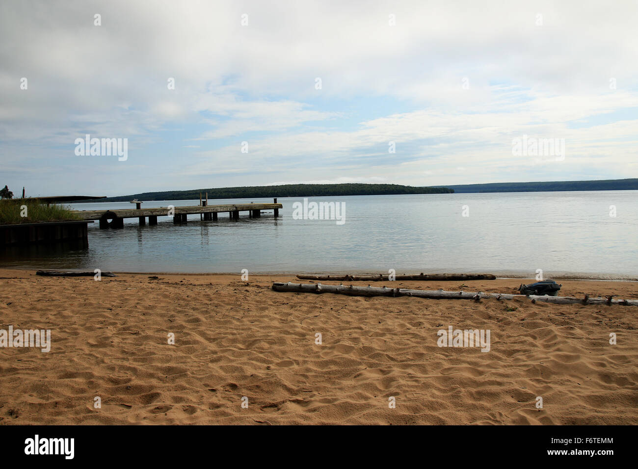 Grand Island Beach sul lago Superiore di fronte Pictured Rocks National Lakeshore, nel Michigan STATI UNITI Foto Stock