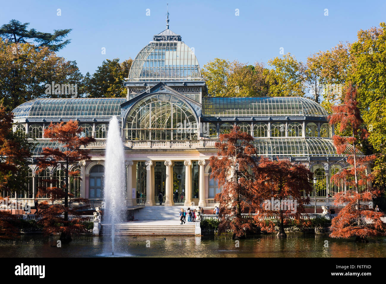 Il palazzo di cristallo del Buen Retiro Park in Madrid. Spagna. Europa Foto  stock - Alamy