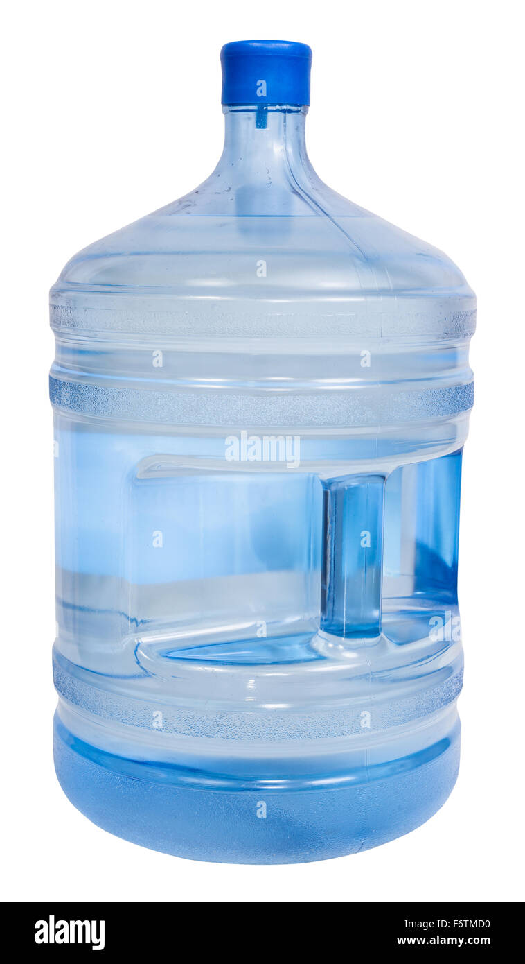 Chiuso pieno 5 gallone di bottiglia di plastica con acqua potabile isolati su sfondo bianco Foto Stock