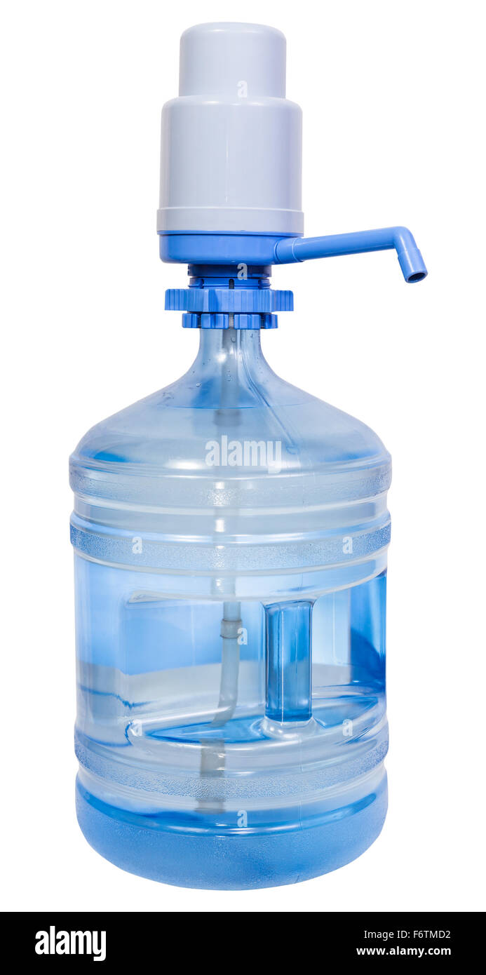 Premere a mano la pompa manuale sul dispensatore 5 galloni di acqua potabile bottiglia isolato su sfondo bianco Foto Stock