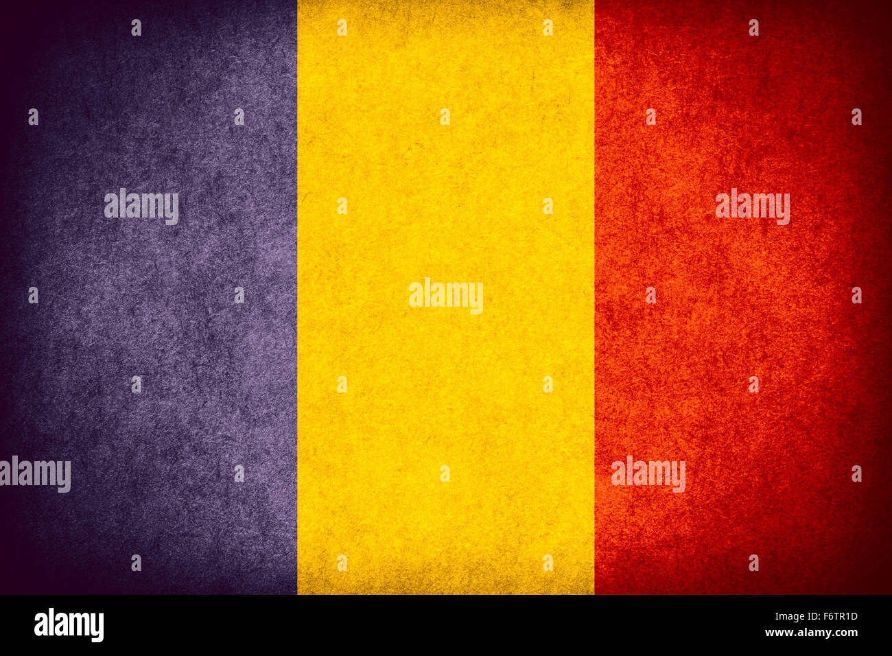 Bandiera della Romania o rumeno banner su carta ruvida pattern texture vintage Foto Stock