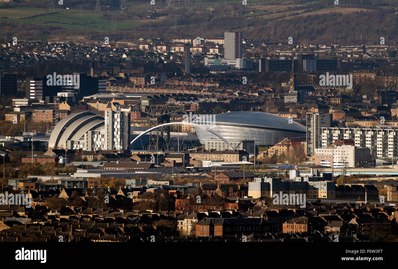Glasgow city skyline che mostra l a r ,Clyde Auditorium, Clyde Arc (Squinty Bridge) e il VEDERE Idro Foto Stock
